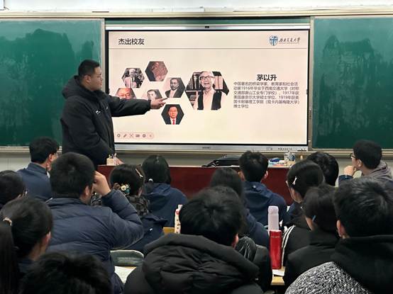 一群人正在听演讲 AI 生成的内容可能不正确。