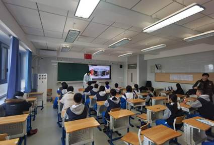 会议室里的人们 AI 生成的内容可能不正确。