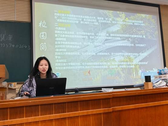 桌子上放着电视 AI 生成的内容可能不正确。